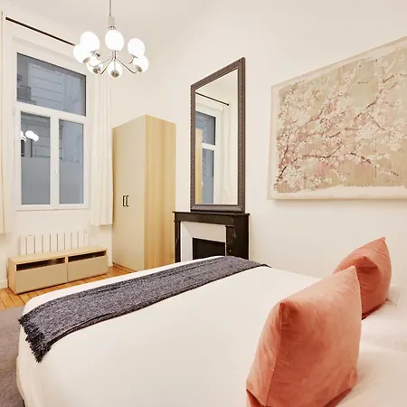 Appartement Cmg-parc Montsouris-arc De Triomphe-champs Elysées Paris