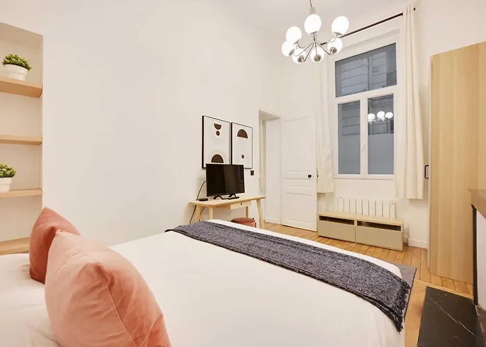 Beautiful -1br-4p- Tour Eiffel - Invalides Apartment Paris
